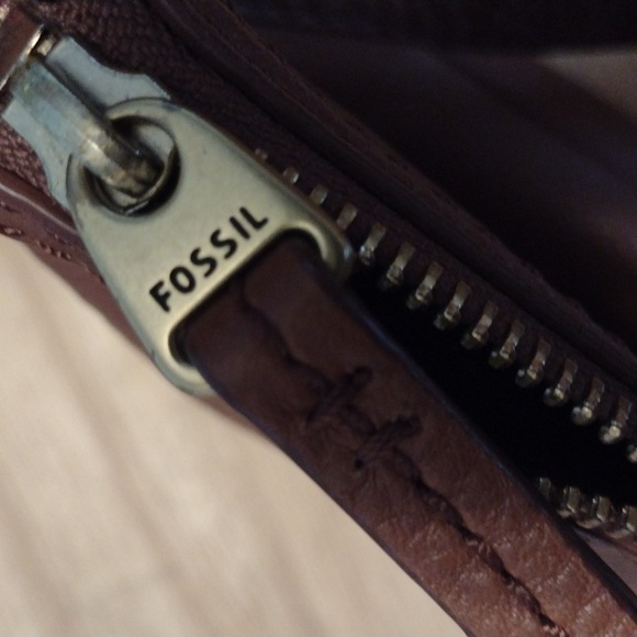 Fossil Pebbled Crossbody Brown - Picture 8 of 10